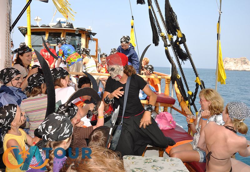 Тур на пиратской яхте в Сиде