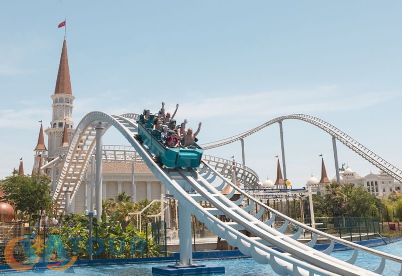 Land der Legenden Belek: Eintrittskarten, Alle Rutschen und Aktivitäten, Delphi-Show, Versicherung.
